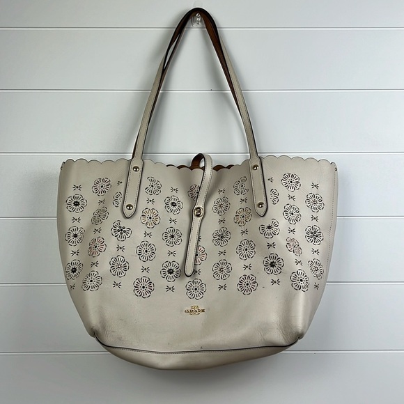 Coach Chalk Tea Rose Cutout Market Tote leather handbag scalloped edge cream - Picture 1 of 9